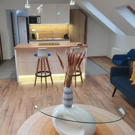 Apartman M10 *